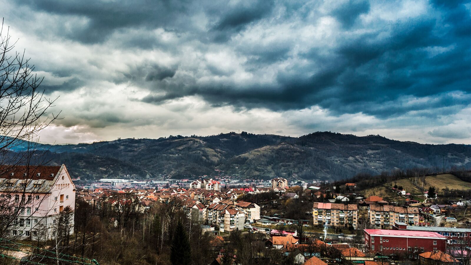 Petroșani — fotografie panorama / centru oraș (Hunedoara, Transilvania)