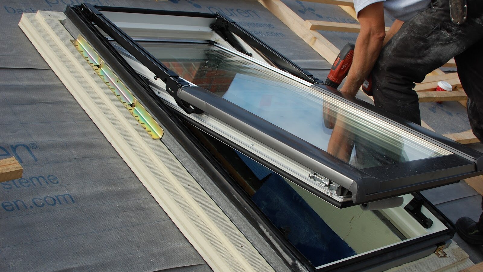 Fereastră Velux Premium montată pe mansardă în Amara